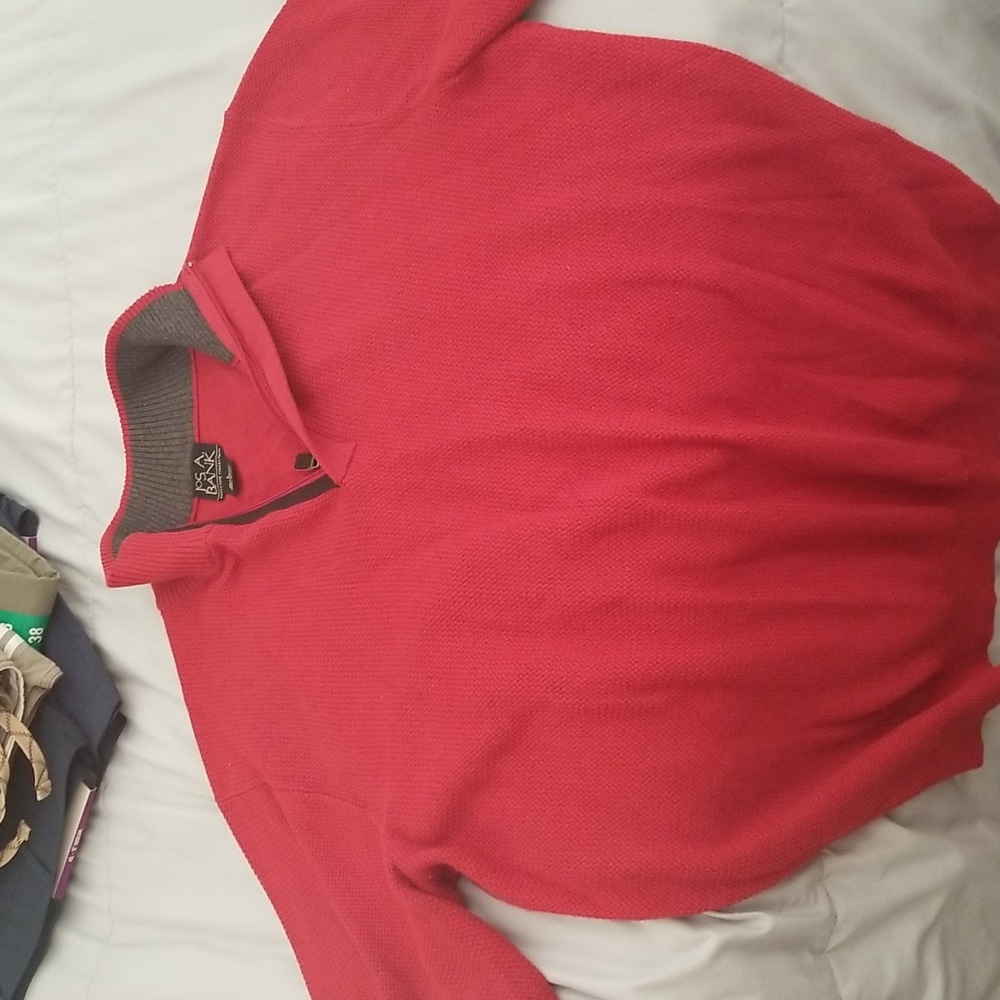 Jo's. A. BANK SWEATER Size: Large Color: Red  100% cotton